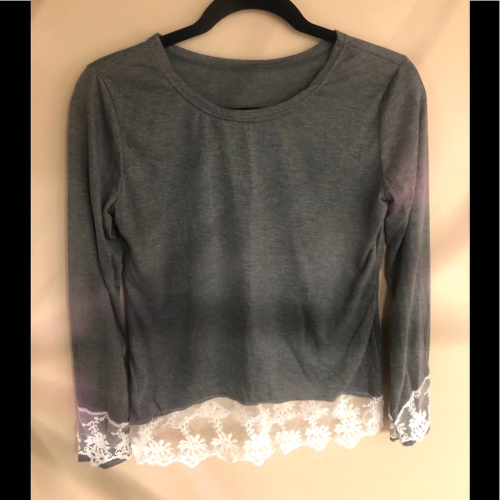 Long sleeve gray tee with lace